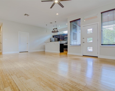 1106 Berger St - Photo Thumbnail 8
