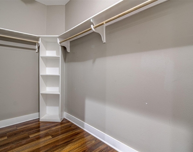 1106 Berger St - Photo Thumbnail 12