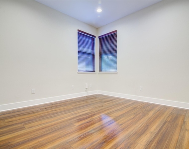 1106 Berger St - Photo Thumbnail 18