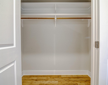 1106 Berger St - Photo Thumbnail 14