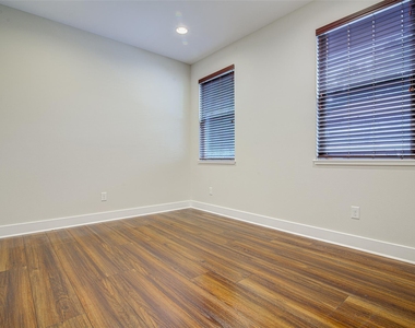 1106 Berger St - Photo Thumbnail 15