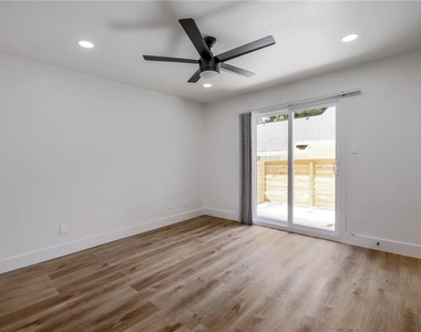 511 E 50th St - Photo Thumbnail 17