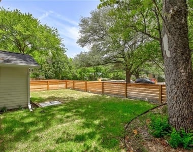 511 E 50th St - Photo Thumbnail 2