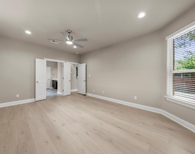 4401 Trinity Woods St - Photo Thumbnail 19