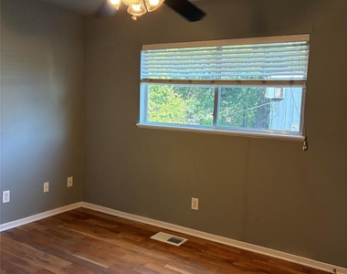 612 Franklin Blvd - Photo Thumbnail 3
