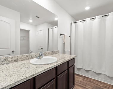 216 Wincanton Ln - Photo Thumbnail 15