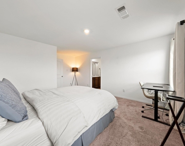 216 Wincanton Ln - Photo Thumbnail 11