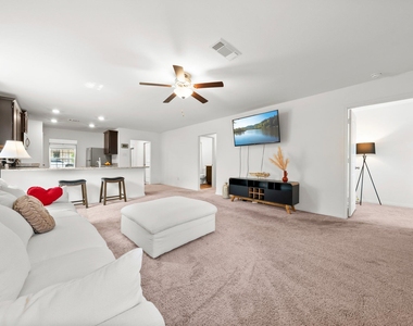 216 Wincanton Ln - Photo Thumbnail 10