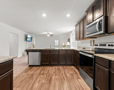 216 Wincanton Ln - Photo Thumbnail 6