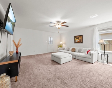 216 Wincanton Ln - Photo Thumbnail 8