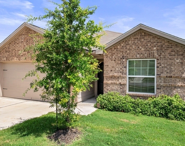 216 Wincanton Ln - Photo Thumbnail 3