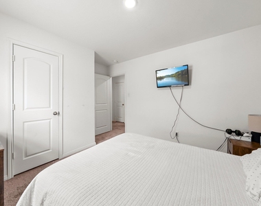 216 Wincanton Ln - Photo Thumbnail 18