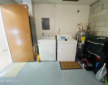 2280 Ironstone Drive E - Photo Thumbnail 17