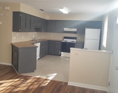 1065 Stocks Street - Photo Thumbnail 3