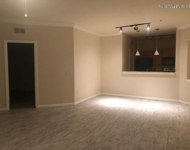 8290 Gate Parkway W - Photo Thumbnail 2