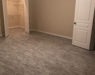 8290 Gate Parkway W - Photo Thumbnail 5