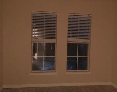 8290 Gate Parkway W - Photo Thumbnail 10