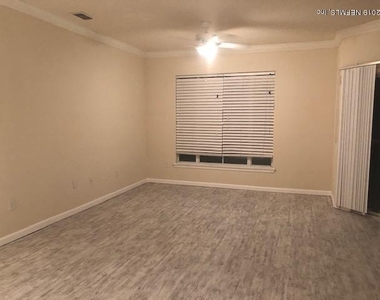 8290 Gate Parkway W - Photo Thumbnail 6