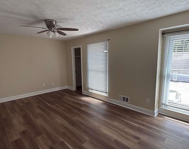 5011 Meadow Lane - Photo Thumbnail 8