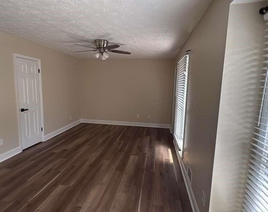 5011 Meadow Lane - Photo Thumbnail 9