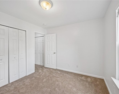 725 Crestwell Circle Sw - Photo Thumbnail 8