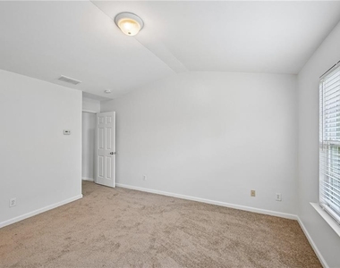 725 Crestwell Circle Sw - Photo Thumbnail 20