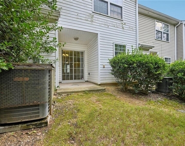 725 Crestwell Circle Sw - Photo Thumbnail 3