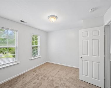 725 Crestwell Circle Sw - Photo Thumbnail 28