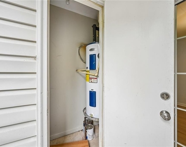 725 Crestwell Circle Sw - Photo Thumbnail 12