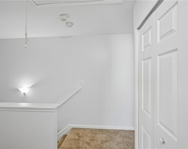 725 Crestwell Circle Sw - Photo Thumbnail 10