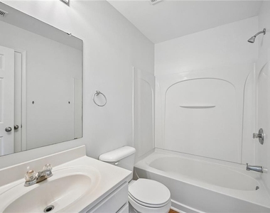 725 Crestwell Circle Sw - Photo Thumbnail 9