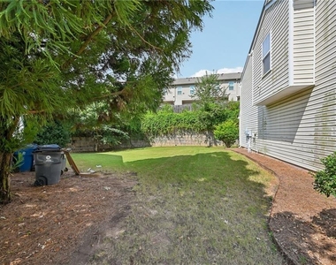 725 Crestwell Circle Sw - Photo Thumbnail 13