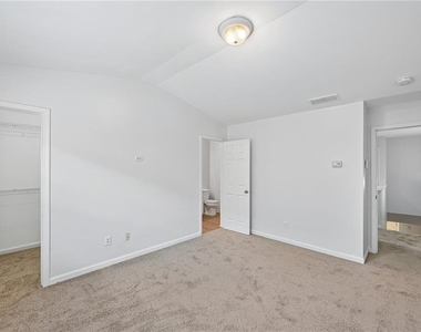 725 Crestwell Circle Sw - Photo Thumbnail 19