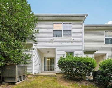 725 Crestwell Circle Sw - Photo Thumbnail 5