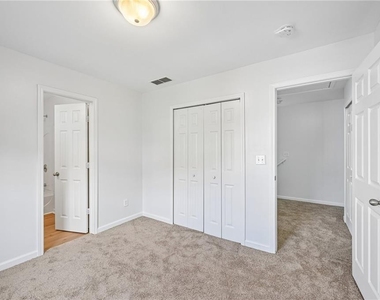 725 Crestwell Circle Sw - Photo Thumbnail 7
