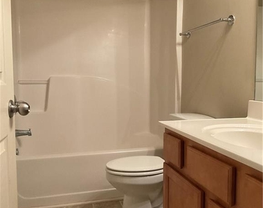 865 Westmoreland Lane - Photo Thumbnail 9