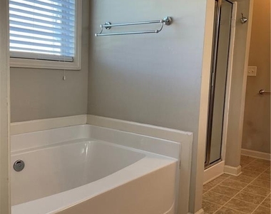 865 Westmoreland Lane - Photo Thumbnail 8
