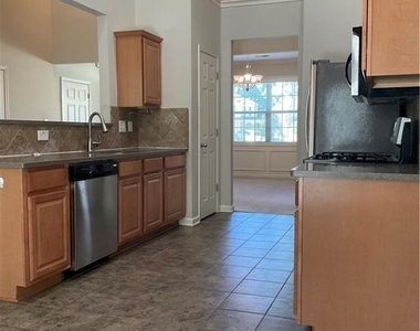 865 Westmoreland Lane - Photo Thumbnail 4