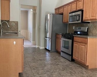 865 Westmoreland Lane - Photo Thumbnail 5