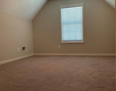 865 Westmoreland Lane - Photo Thumbnail 10