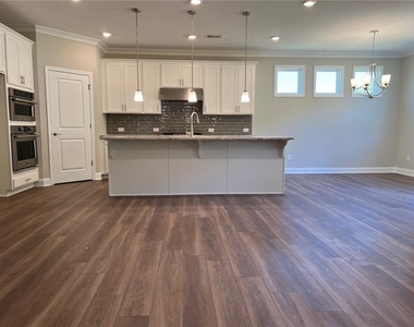 135 Hollis - Photo Thumbnail 2