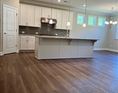135 Hollis - Photo Thumbnail 7