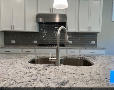 135 Hollis - Photo Thumbnail 4