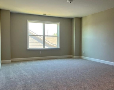 135 Hollis - Photo Thumbnail 23