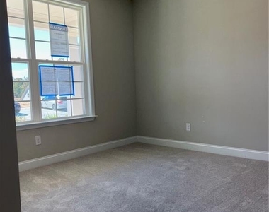 135 Hollis - Photo Thumbnail 18