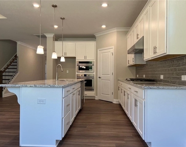 135 Hollis - Photo Thumbnail 5