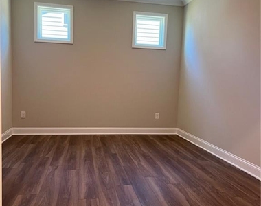 135 Hollis - Photo Thumbnail 21
