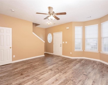 102 Timber Ridge Drive - Photo Thumbnail 3