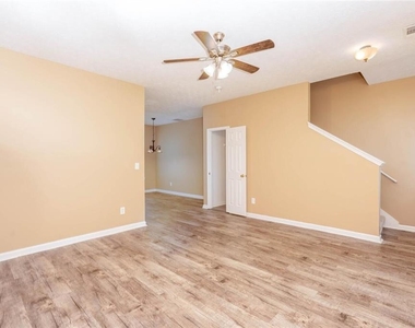 102 Timber Ridge Drive - Photo Thumbnail 2