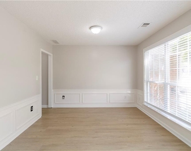 3431 Chastain Glen Lane Ne - Photo Thumbnail 2
